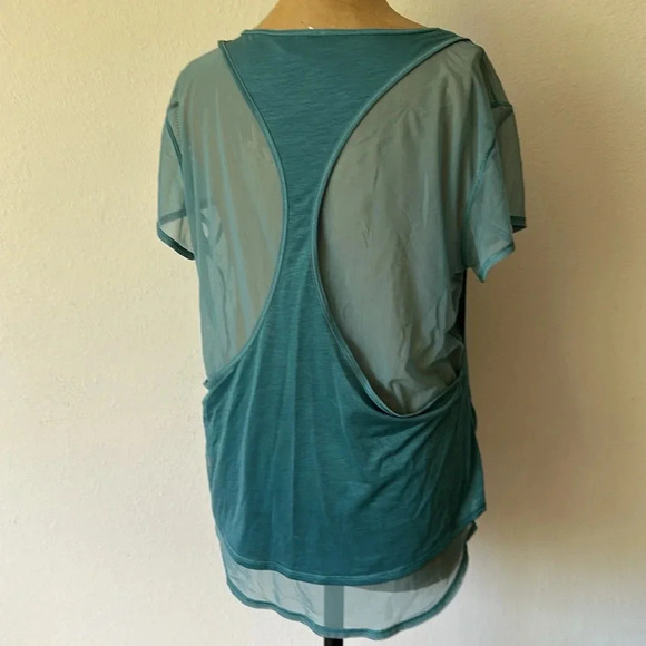 Lululenon 8 Set The Course Short Sleeve Pacific Breeze great pre owned cond - Picture 3 of 6